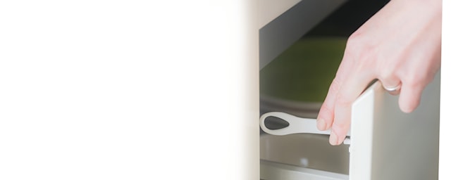 Tuotekuva 3 - Itsekiinnittyvät Kaappi- ja Laatikkolukot Alahyllyihin Safe & Care