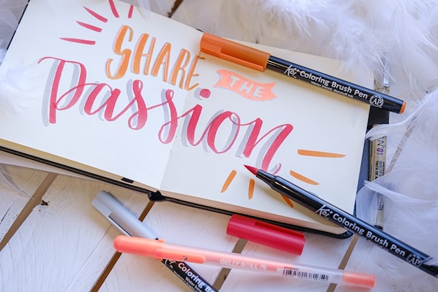 Tuotekuva 2 - Sakura luonnos-/muistivihko 12x12 cm, 80 sivua, kerma valkoinen paperi 140g