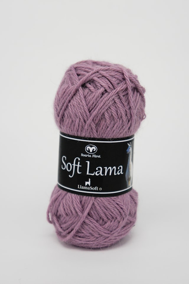 Soft Lama Lanka Babylama 50 g vaalea liila 61 Svarta Fåret