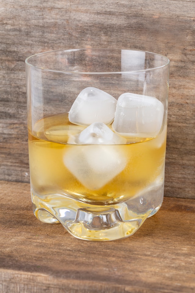 Produktbild 1 för Clear Reusable Ice Cubes Kikkerland